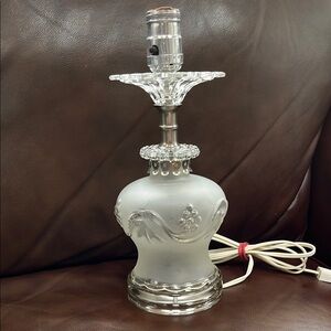 Elegant  Vintage Frosted Glass Table Lamp